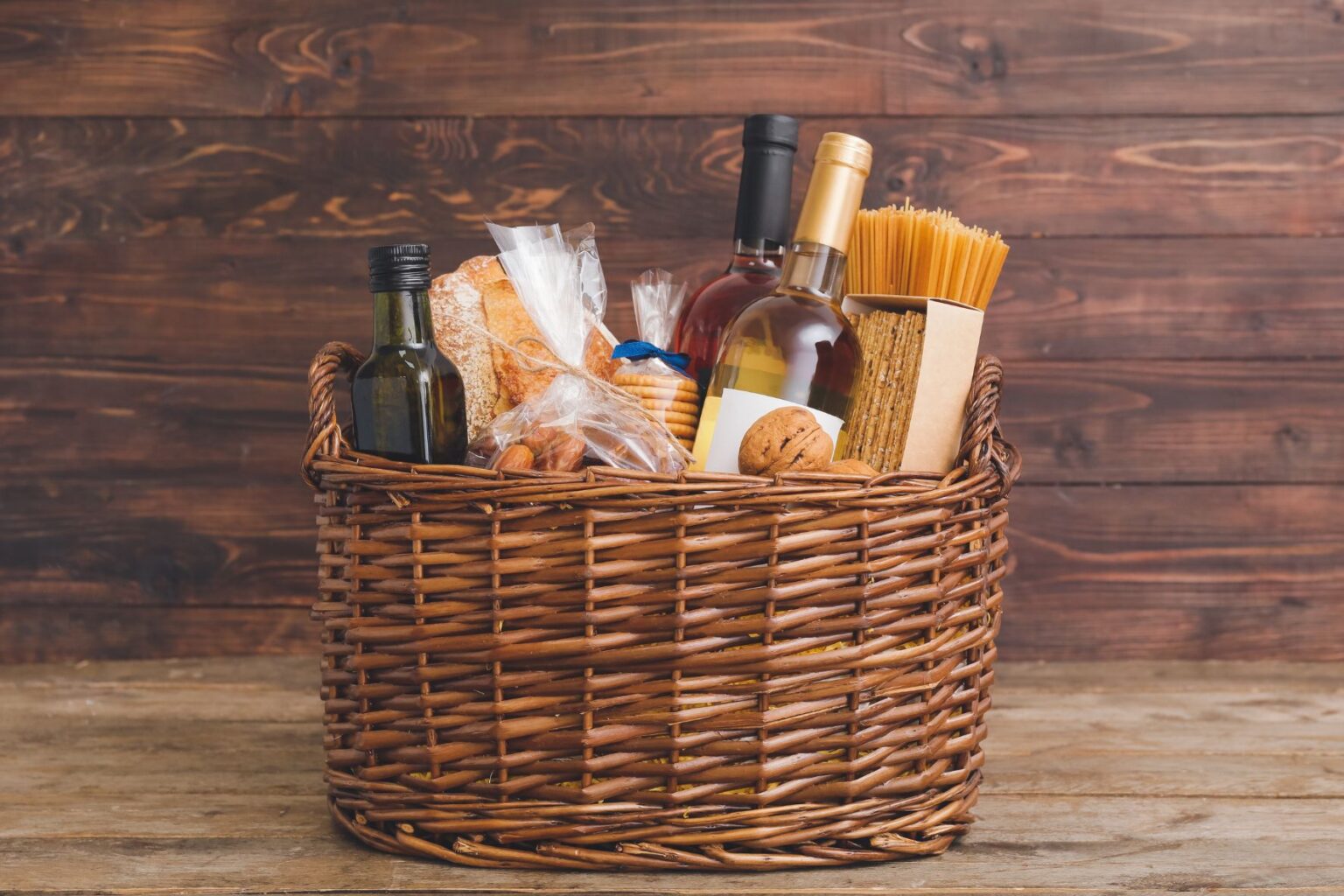 Housewarming Gift Basket Ideas for New Home Owners - Her Cottage Home